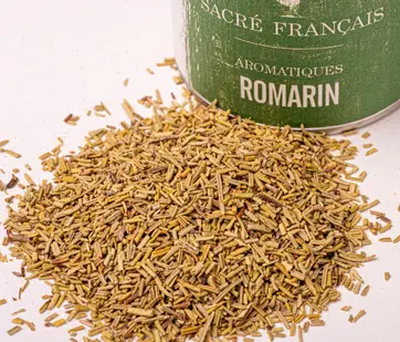 Romarin - Cette épice aromatique de garrigue est en fleur pendant quelques mois d'hiver. Lorsqu'il est séché le romarin possède un parfum puissant et frais. 