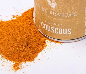 Couscous Royal - Ce mélange d'épices réalisé par Sacré Français vous permettra de réaliser un couscous sans autre ajout d'épices. Sa structure a été pensé pour parfumer ce plat en choisissant poulet, agneau et merguez associés.