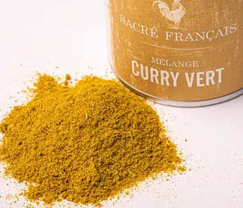 Curry Vert - Une création Sacré Français, ce mélange d'inspiration thaï s’utilise facilement dans vos plats mijotés, vos sauces et marinades, dans vos cuissons vapeur. Parfait pour vos sautés de crevettes et pour vos légumes sauce coco. 