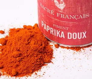 Paprika doux - les diverses variétés de paprika sont appréciées pour leur bouquet terreux et fumé. La saveur de poivron sucré donne au paprika doux des notes gourmandes et fruitées. 