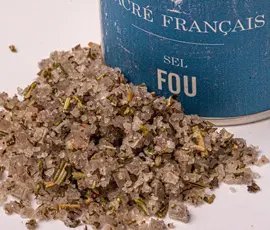 Sel Fou - Le Sel Fou est un mélange d'épices, de sel de Guérande, d'herbes aromatiques de garrigue et de piment oiseau s'accordant à la perfection avec tout type de grillades. 