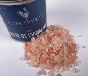 Sel rose de l’Himalaya - Ce sel était autrefois réservé aux empereurs. Il est en effet rare et précieux. Celui-ci comporte moins de sodium que la majorité des sels classiques. À utiliser en fin de cuisson afin de ne pas dénaturer toutes ces propriétés. 