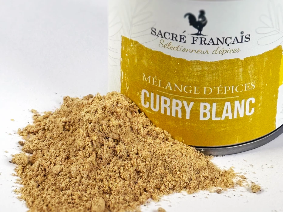 Épices Sacré français - Mélange d’épices - Curry - Curry blanc - Un parfum aux notes épicées, terreuses et légèrement sucrées, c’est une combinaison de saveurs chaudes, aromatiques et piquantes.