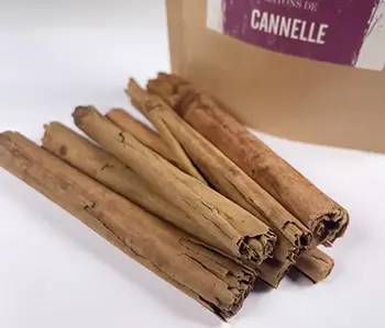 Épices Sacré français - Épice entière - Bâtons - Cannelle Ceylan -  Chaude et suave la cannelle renforce la perception sucrée des autres ingrédients. Ses saveurs boiseés et épicées accompagnent aussi bien les desserts, les plats mijotés et les sauces.