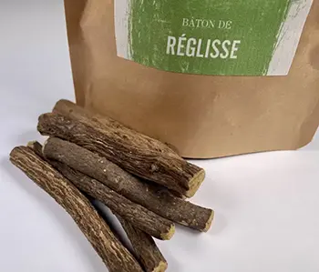 Épices Sacré français - Épice entière - Bâtons - Réglisse en bâton - Partie brute de l'arbuste, le baton de réglisse se consomme comme un bonbon. Il peut également apporter une touche d'originalité à vos crustacés en confectionant des brochettes pour piquer vos noix de Saint Jacques.