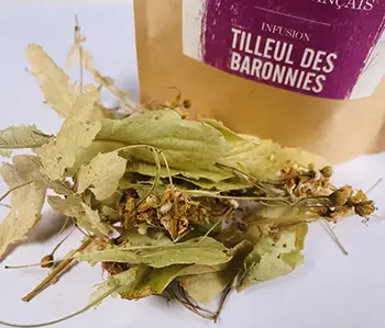 Tisanes Sacré français - Feuilles - Bien être - Tilleul des Baronnies - En infusion, il faut compter 3 à 5 grammes par tasse avant d'aller se coucher. Après avoir plongé les feuilles dans de l'eau frémissante, laissez infuser 15 minutes.