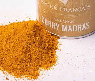 Épices Sacré français - Mélange d’épices - Curry - Curry de Madras - Ce curry offre une explosion de saveurs chaudes et parfumées à chaque bouchée. Authentique, il incarne la quintessence de la cuisine indienne du sud.