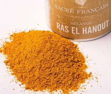 Épices Sacré français - Mélange d’épices - Ras el Hanout - Mélange d'épices emblématique du Maghreb. Il évoque un bouquet d'arômes riches et complexes, capturant l'essence ensoleillée de la cuisine nord-africaine.