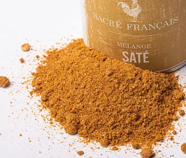 Épices Sacré français - Mélange d’épices - Curry - Saté - Mélange d'épices sucré salé à l'arachide utilisé en marinade avec de la sauce soja. On cuisine ensuite au wok ou au barbecue les crustacés, les poissons et les viandes.