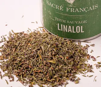 Aromates Sacré français - Herbes sauvages - Feuilles - Thym Linalol Sauvage - Le thym linalol sauvage apporte une saveur douce et délicate, avec ses notes de bergamote et de verveine. Riche en huile essentielle, il réhausse vos viandes blanches, poissons, légumes grillés et sauces