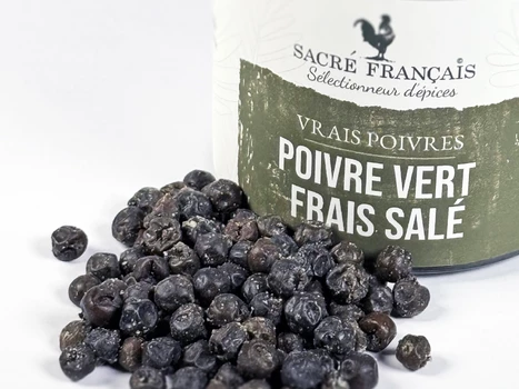 Poivres Sacré français - Vrais Poivres - Laos - Poivre vert frais salé - Ce poivre vert frais légerement salé et peu piquant, possède des saveurs herbacées. Il se déguste grain par grain à même vos préparations sans passer au moulin afin de laisser exploser ses arômes.